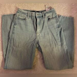 HOLLISTER ULTRA HIGH RISE MOM JEANS